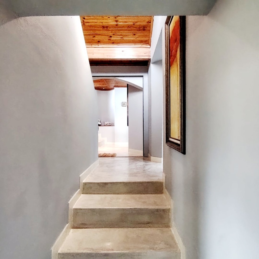 5 Bedroom Property for Sale in Beacon Bay Eastern Cape